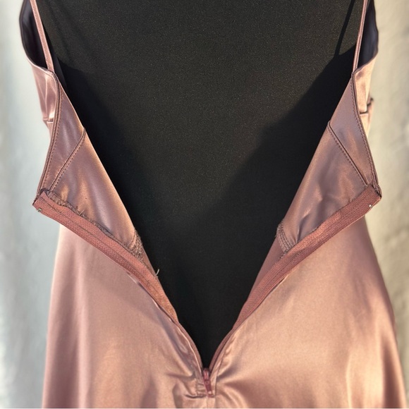 Windsor elegant Rose flowy dress. - Picture 8 of 14